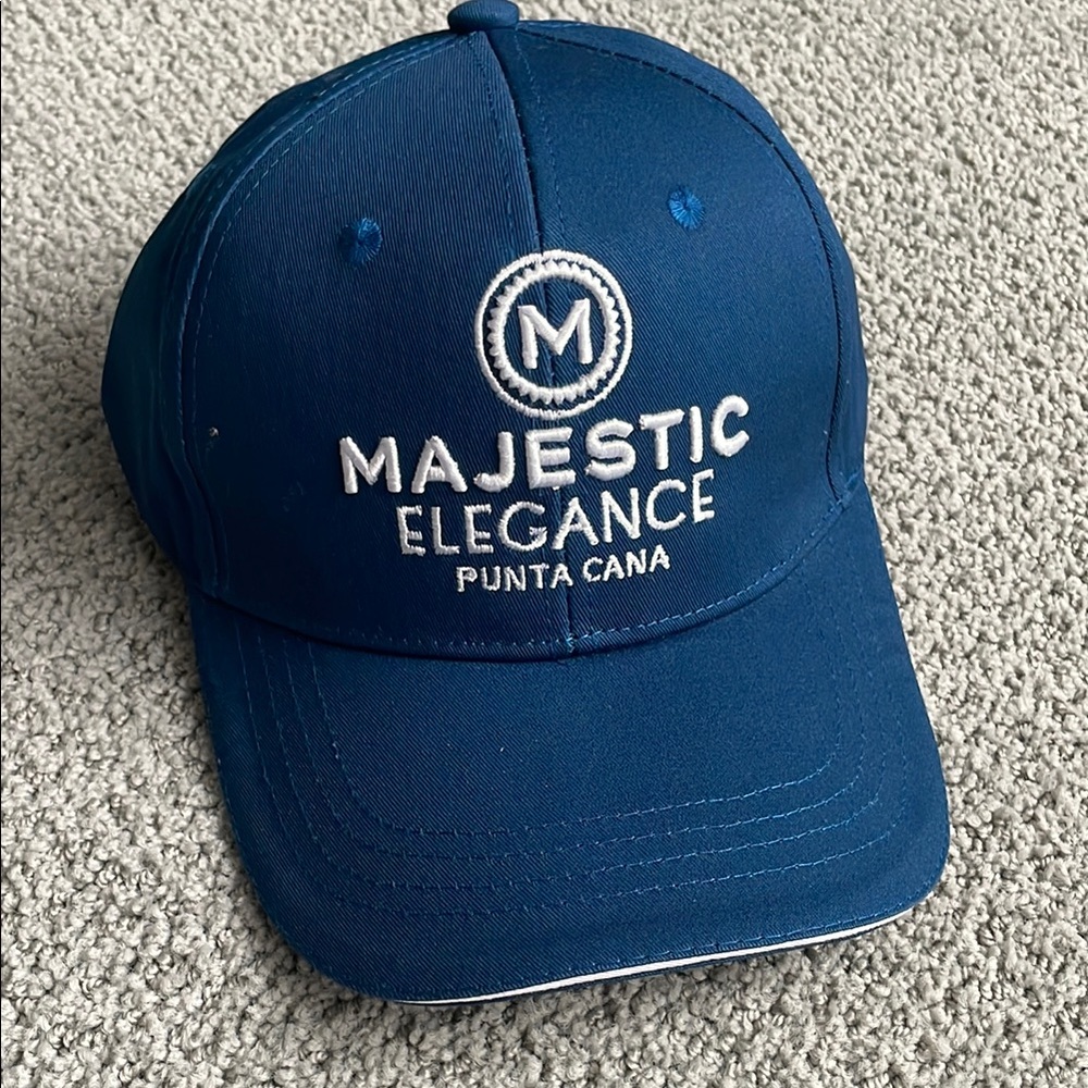 Adjustable hat